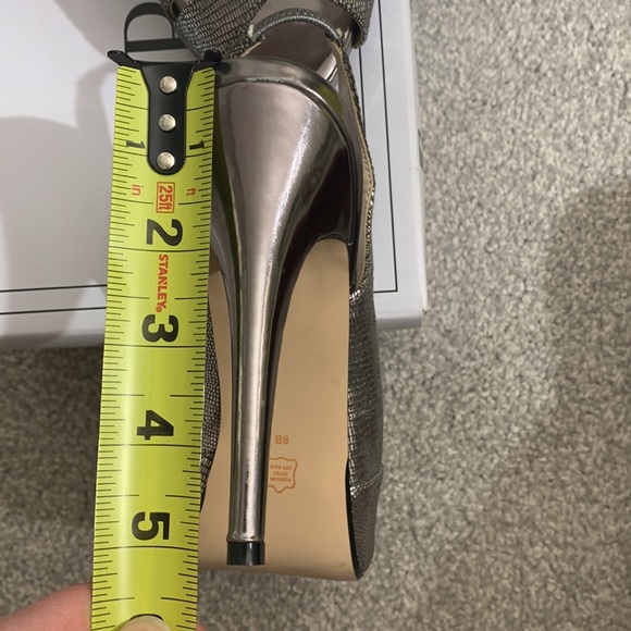 Like new! Caparros peep toe platform high heels 9B - Picture 10 of 10